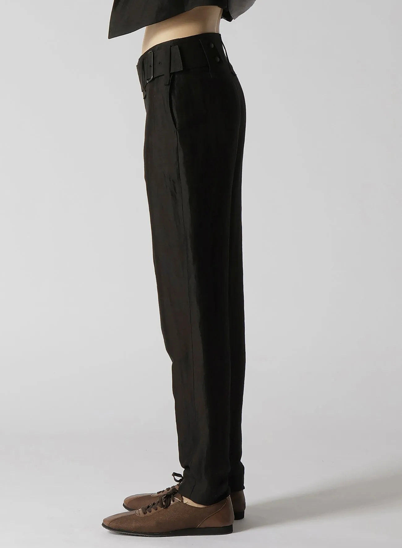 HIGH TWISTED GABARDINE LOW-RISE BELTED PANTS